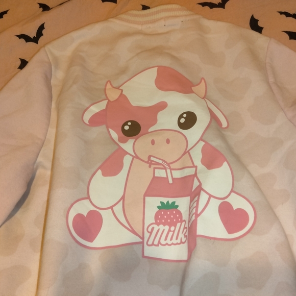 Strawberry Milk Cow Sweatshirt Hot Topic - Picture 4 of 4